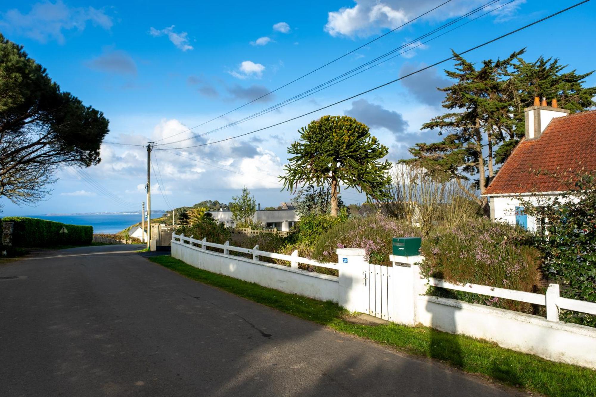 La Maison Aux Volets Bleus A 300M De La Plage Locquirec Exterior foto