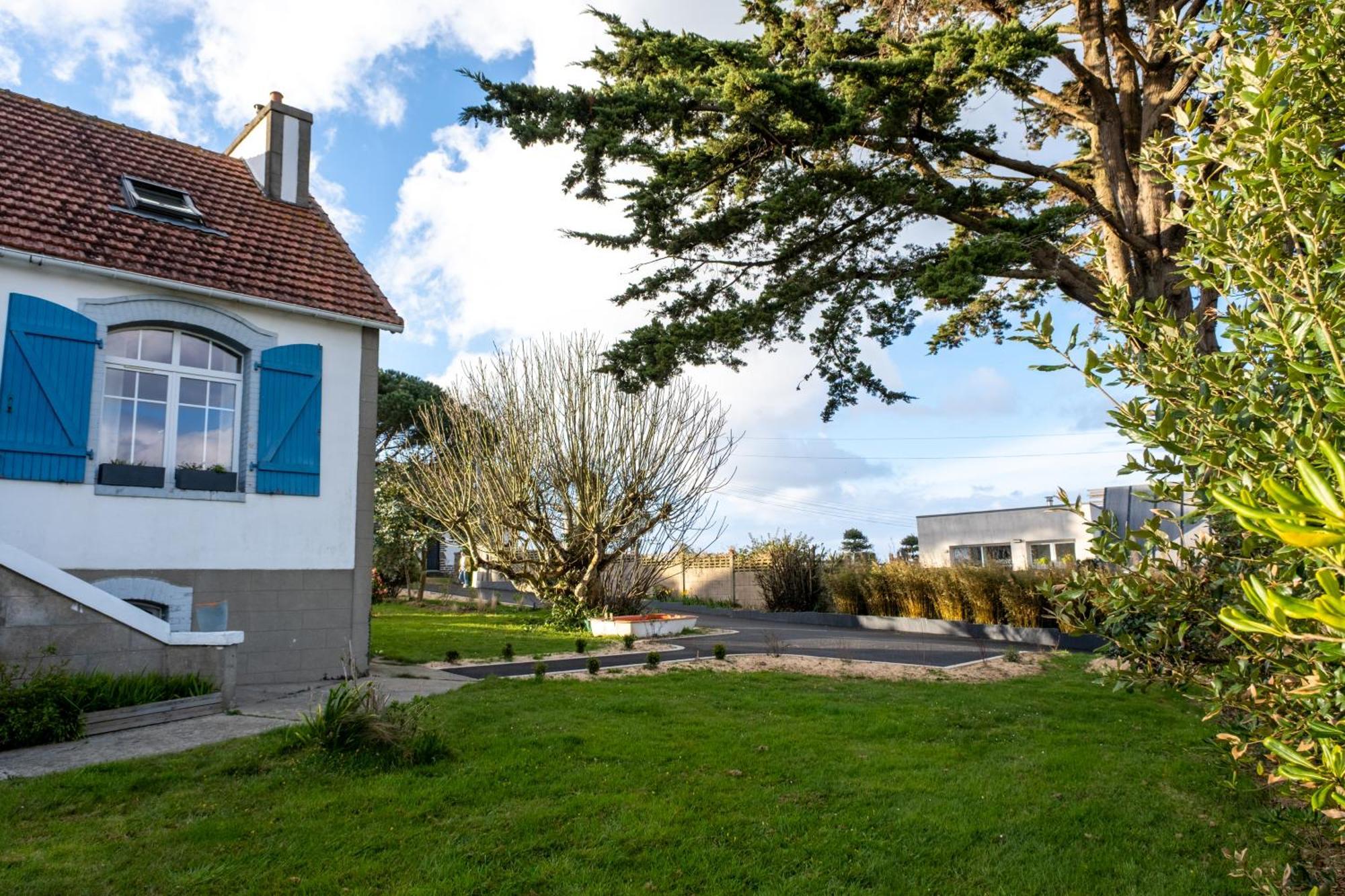 La Maison Aux Volets Bleus A 300M De La Plage Locquirec Exterior foto