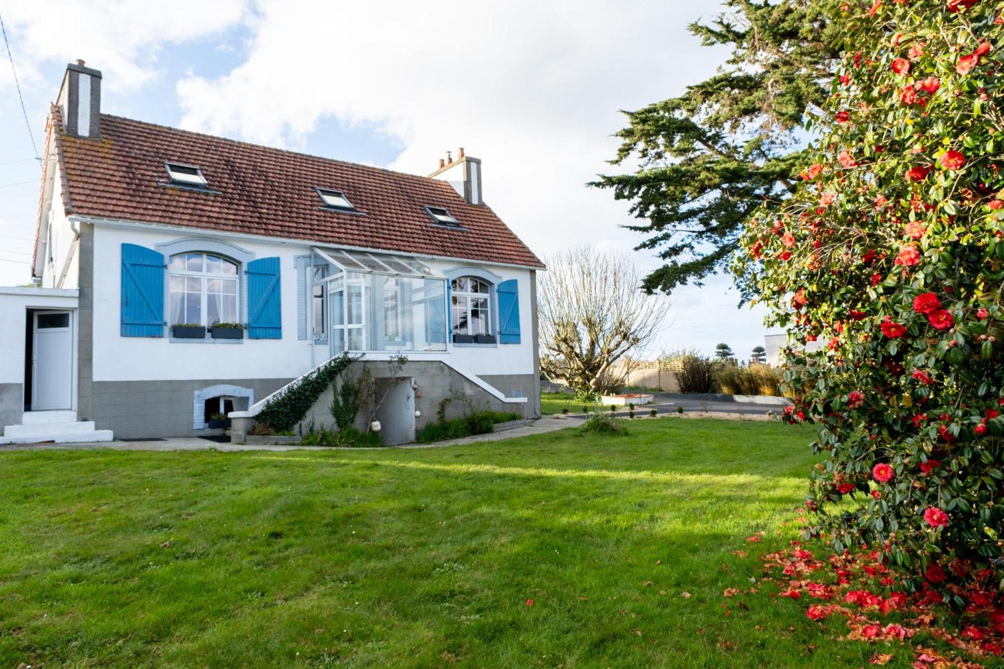 La Maison Aux Volets Bleus A 300M De La Plage Locquirec Exterior foto